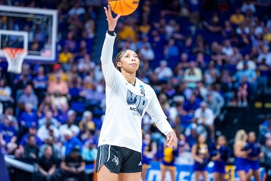 The Rice women’s basketball team was joined by the Owl fan base and community in Baton Rouge, Louisiana, last weekend as the team embarked on an invaluable and unforgettable March Madness experience.