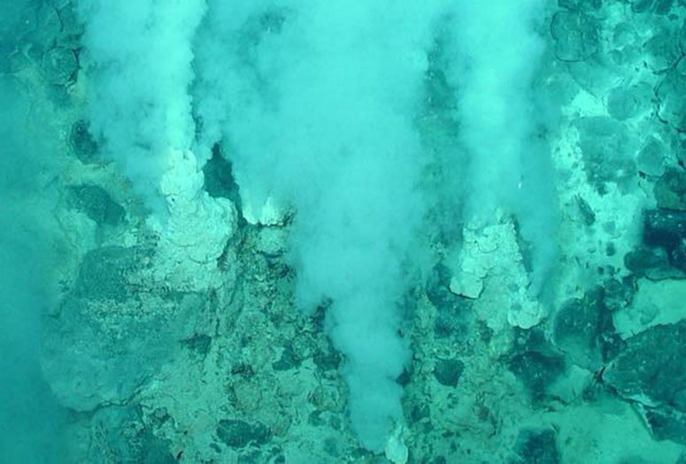 Inspired by light-sensing bacteria that thrive near hydrothermal vents like this one, synthetic chemists use vitamin B12 to catalyze valuable hydrocarbons known as olefins, or alkenes.