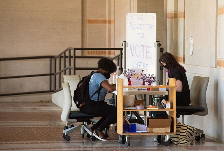 Fondren Library registered 172 voters during its weeklong voter registration drive. (Photo by Jeff Fitlow)