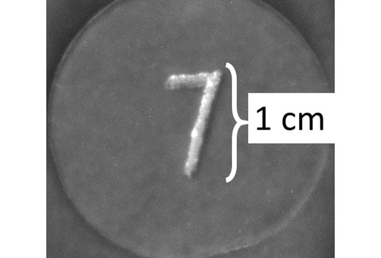reconstructed image of a 1-centimeter-tall numeral 7 that was hidden behind a corner