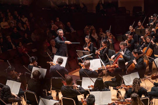 Andrew Grams with the Shepherd School Symphony Orchestra. Photo by Gustavo Raskosky.