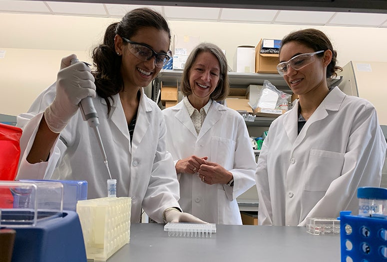 From left, Kathryn Kundrod, Rebecca Richards-Kortum and Mary Natoli in Richards-Kortum's lab at Rice in 2020.