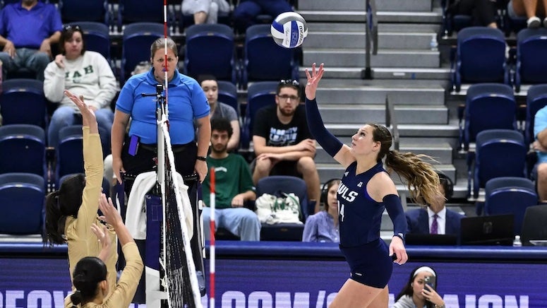 The Rice volleyball team picked up right where they left off to end non-conference play by sweeping UAB 3-0 (25-23, 25-12, 25-20) Wednesday night at Tudor Fieldhouse in the team's debut in the American Athletic Conference. With the win, Rice moves to 7-4 (1-0 AAC).