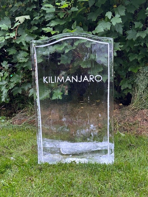Ice headstone displaying the name "Kilimanjaro." Photo credit: Ottó Magnússon