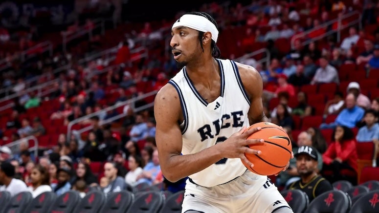 The Rice men's basketball team scored six straight points in the final 1:54 to turn a one-point lead into a 70-66 victory over Iona, Sunday afternoon, and finish with a 2-1 record at the Nassau Championship.