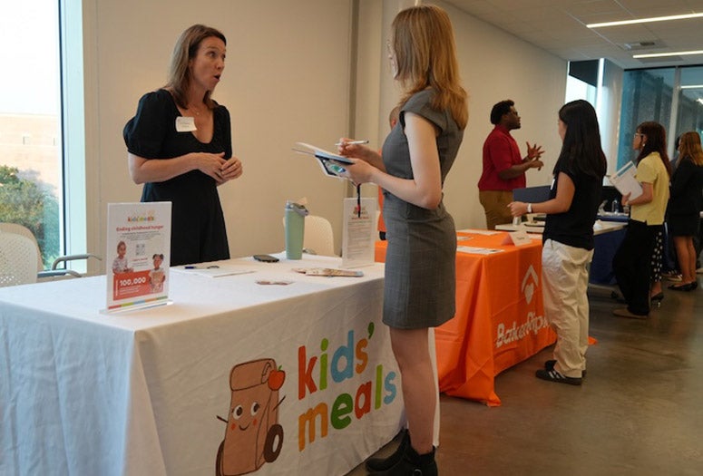 Rice student meets with representatives from Kids’ Meals during the Community Bridges kickoff event, where fellows were introduced to nonprofit partners across Houston.
