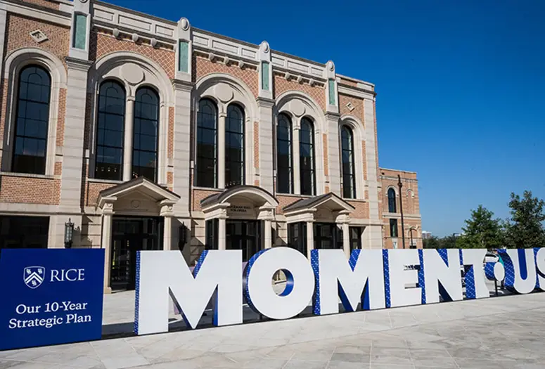 Momentous letters in front of opera house