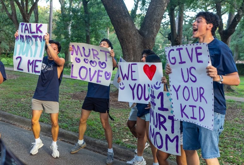 Rice students hold signs to welcome new classmates