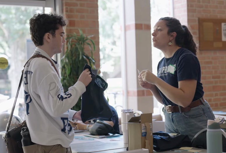 Students volunteer during Owl Access.