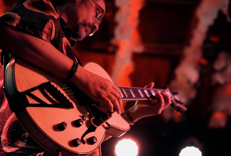 Aurum Son playing guitar