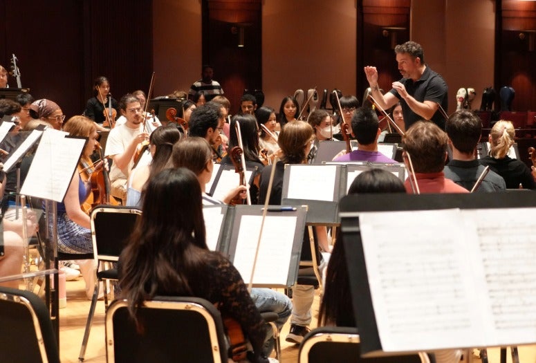 James Gaffigan conducting Shepherd School Symphony Orchestra