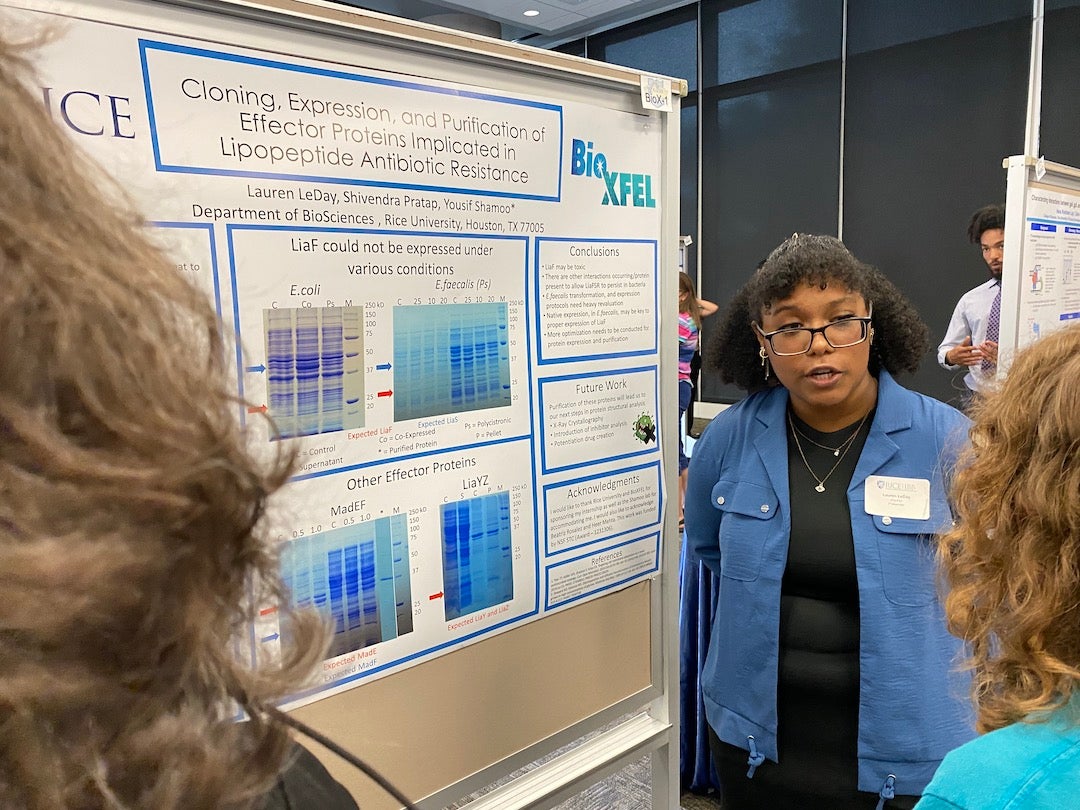 Lauren LeDay of Prairie View A&M University describes her efforts to curb antibiotic resistance at the Institute for Bioengineering and Biosciences symposium. LeDay won the top prize among students in the Biology with X-ray Free Electron Lasers program.