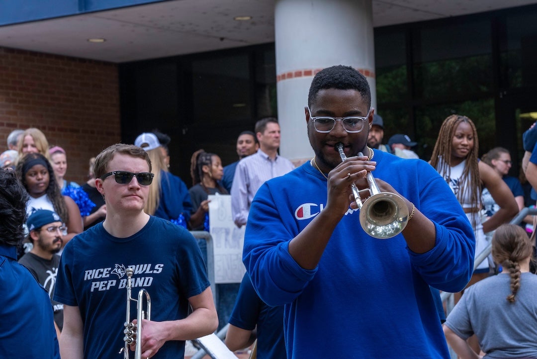 A day after capturing the American Athletic Conference Championship and clinching a spot in the women’s NCAA Tournament, the Rice women’s basketball team arrived back on campus to a horde of Owl fans waiting to cheer them on at Tudor Fieldhouse March 14.