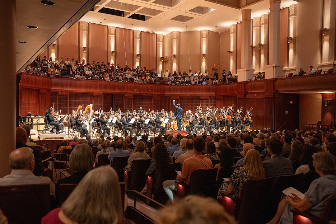 Miguel Harth-Bedoya conducts the Shepherd School Symphony Orchestra