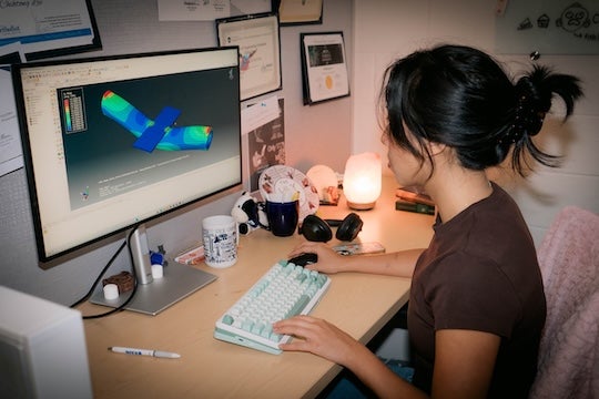 Lee showing a computer simulation used in the study. 