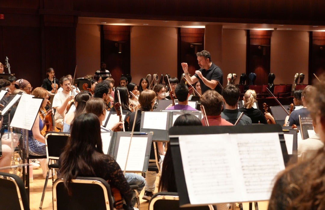 James Gaffigan coaches Shepherd School Symphony Orchestra