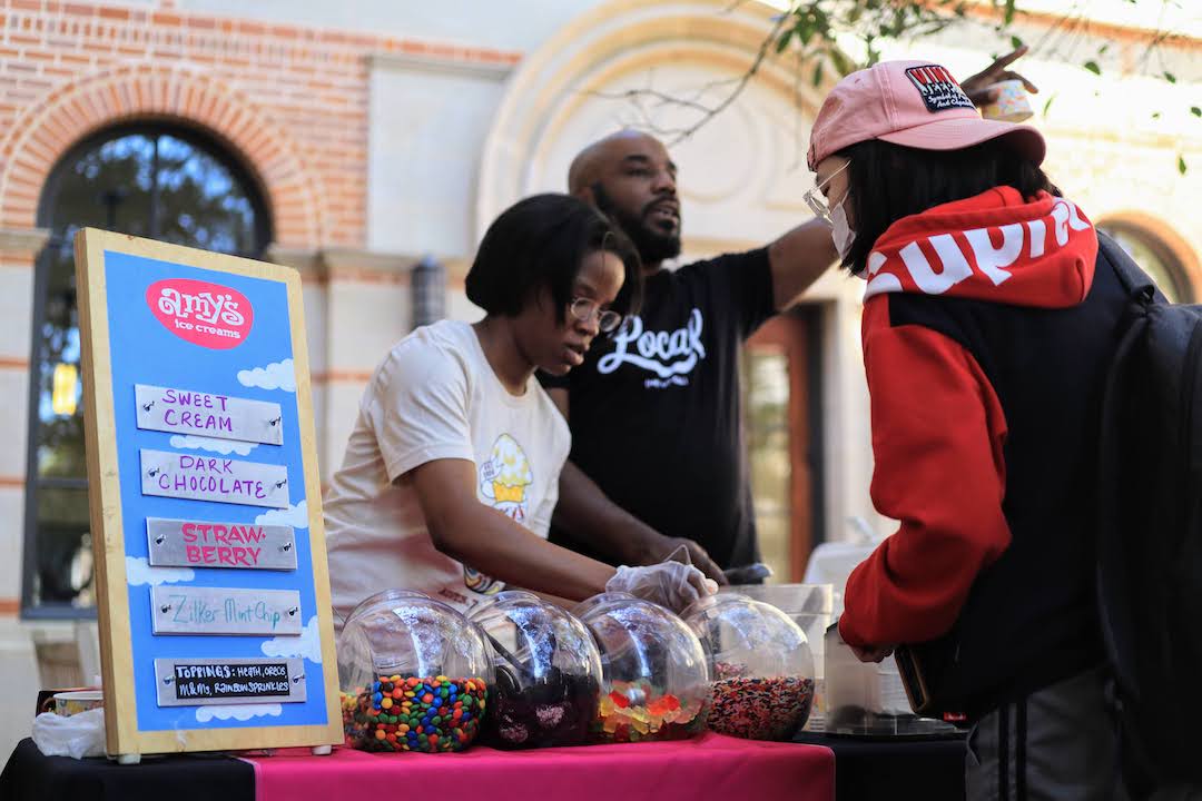 Amy's Ice Cream serving students dessert