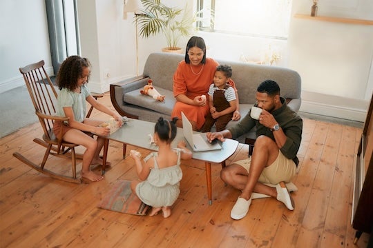 New research examines how dual-earner couples balanced work and family responsibilities during the early weeks of the pandemic.
