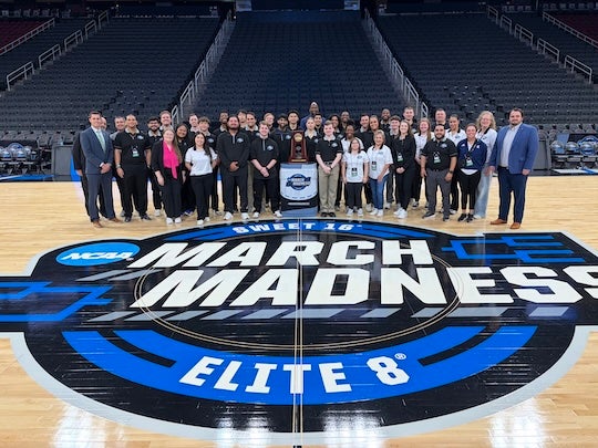 Volunteers and event staff gather at center court inside Toyota Center ahead of the NCAA Division I Men’s Basketball Tournament Sweet 16 and Elite 8 rounds, where Rice University students supported game-day operations. Photo courtesy of Jacob Lozano