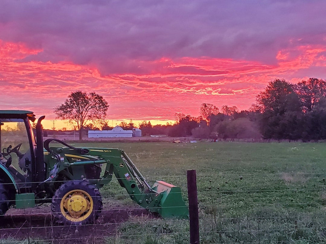 Photo of Midwestern farm. 