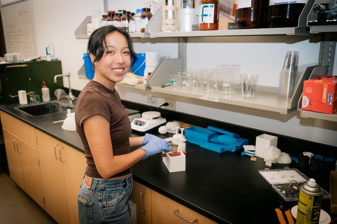 Chihtong “Lily” Lee, a mechanical engineering graduate student in Avila’s lab at Rice and the study’s lead author, with the model of the esophagus and surrounding neck tissue. 