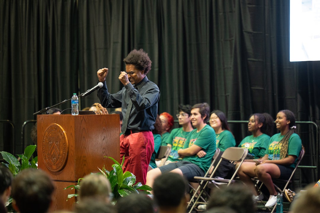 Alex Byrd addresses new students in diversity presentation