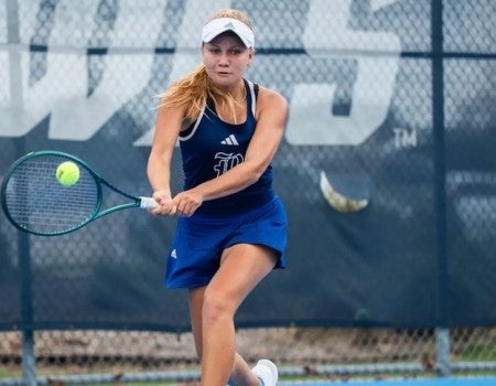 The Rice women's tennis team closed the regular season with a 4-0 win over UAB on Monday morning.