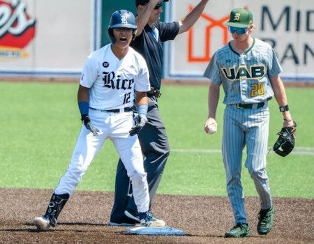 JC Davis and Lorenzo Rios combined to drive in eight runs to lead Rice to a 10-3 win over UAB on Sunday at Reckling Park and complete a sweep of the weekend series by the Owls.