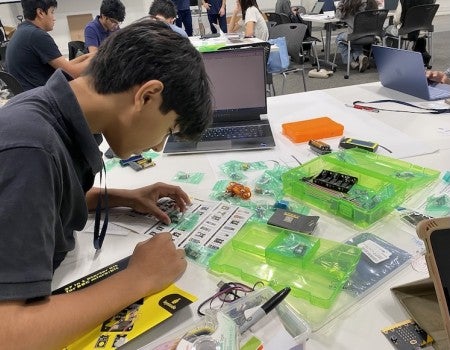 Seventy-eight high school students from across the greater Houston area gathered at Rice University last month for the annual Young Scholars Invent program, a hands-on learning experience that challenged participants to develop affordable digital health solutions while gaining exposure to entrepreneurship, engineering and innovation.