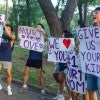 Rice students hold signs to welcome new classmates 